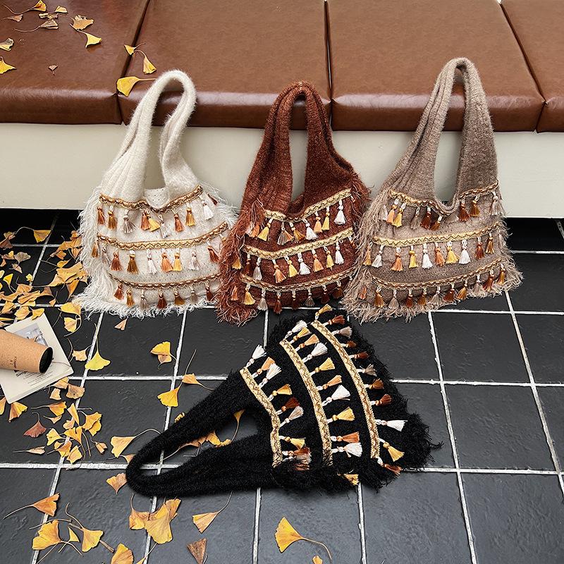 Ethnic Tassel Small Square Bag: Versatile, Large-Capacity Women's Shoulder Bag for Simple Vacation Style