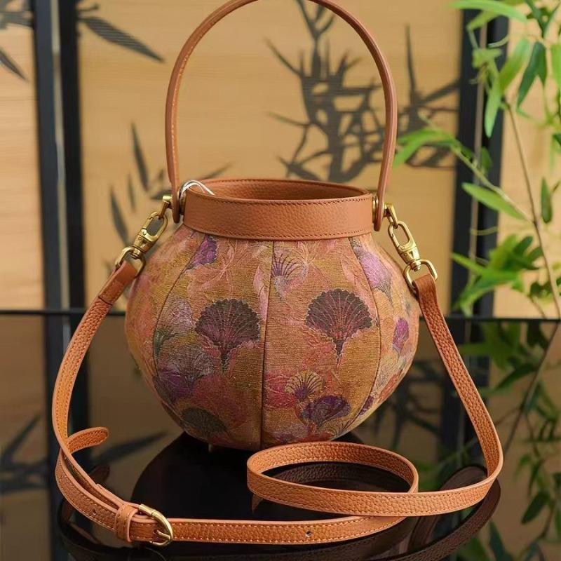 Handmade high-end goods~ Intangible Cultural Heritage fragrant cloud yarn silk national style lantern bag new Chinese high-end hand bag niche design