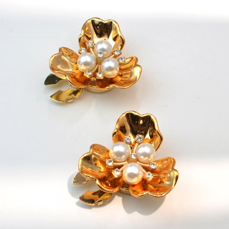 Three-petal Flower Pearl Cufflinks Button Cover Rhinestone Shirt Dress Sleeve Collar Clips For Women Decorative Jewelry Gift