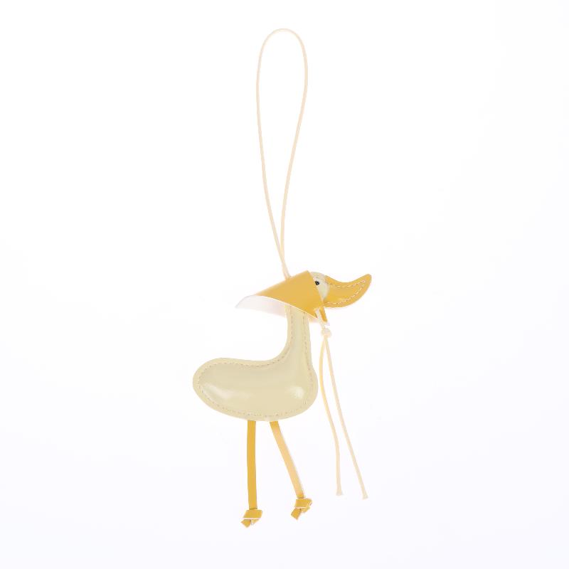 Creative Scarf Duck Duck Duckling Car Keychain Pu Leather Bag Pendant Pendant Car Keychain Decoration With Cute Keychain