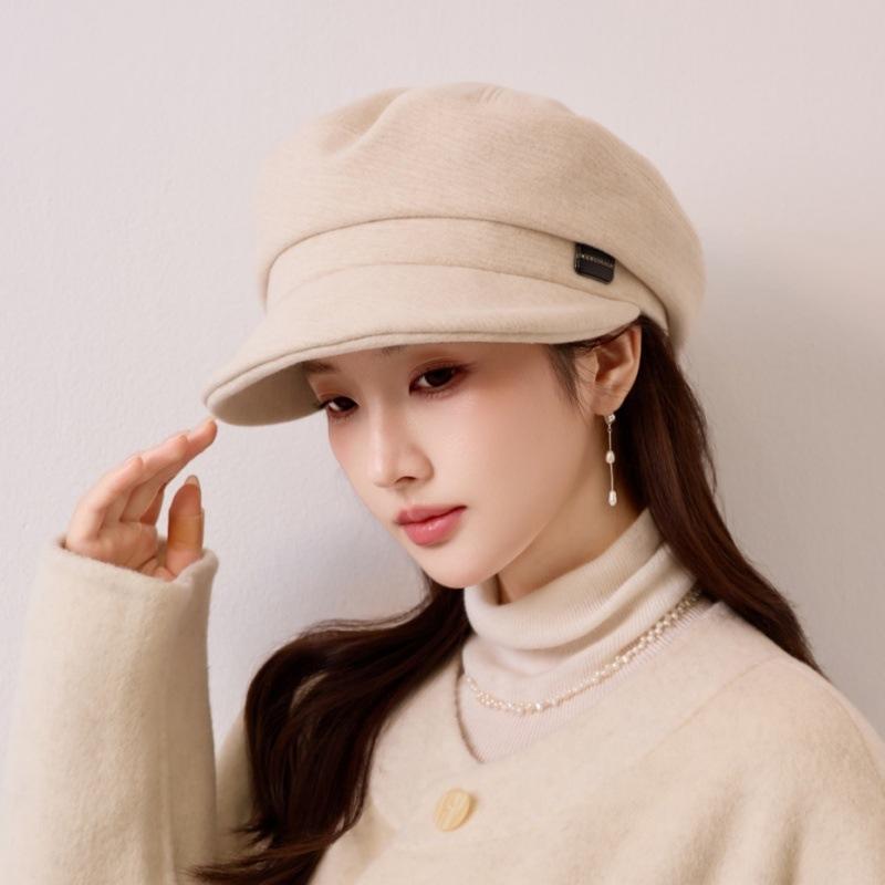 Autumn and winter hats are fashionable and versatile, middle-aged and elderly peaked hats, warm and thickened woolen hats, source spot.