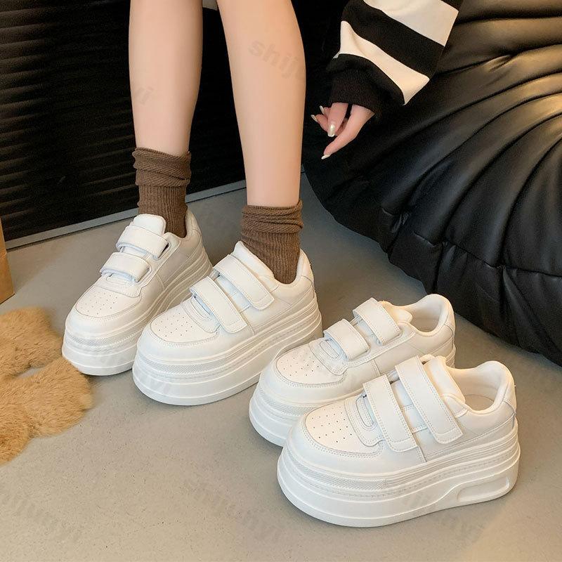 Fashion Women's Platform White Shoes Spring Autumn 2025 New Height Increase Outdoor Non Slip Board Shoes Fashion Comfort Casual Sneakers