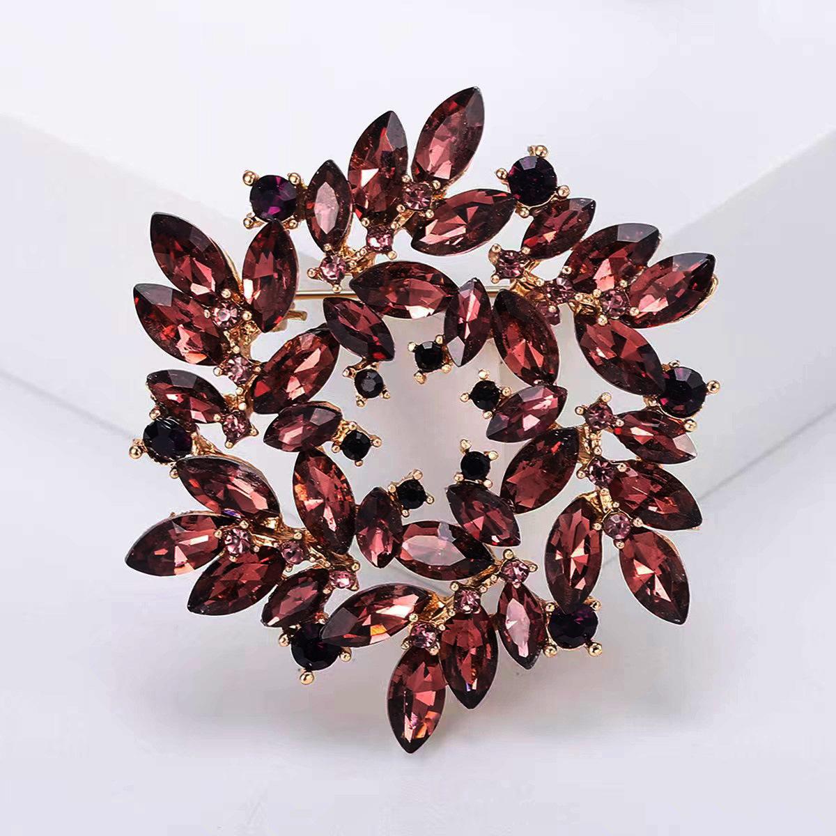 

Ретро хрустальная брошь-гирлянда для женщин, универсальная корсажная брошь с атмосферой, нишевый дизайн, аксессуары для костюмов