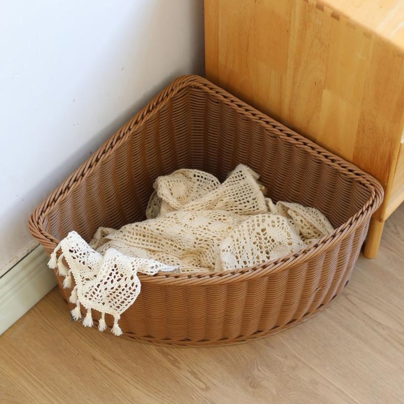 Tragbarer Eckkorb aus Kunststoff Belüftetes Regal Organizer Aufbewahrungsbox Ideal für Handtücher Kleidung und Haushaltsgegenstände