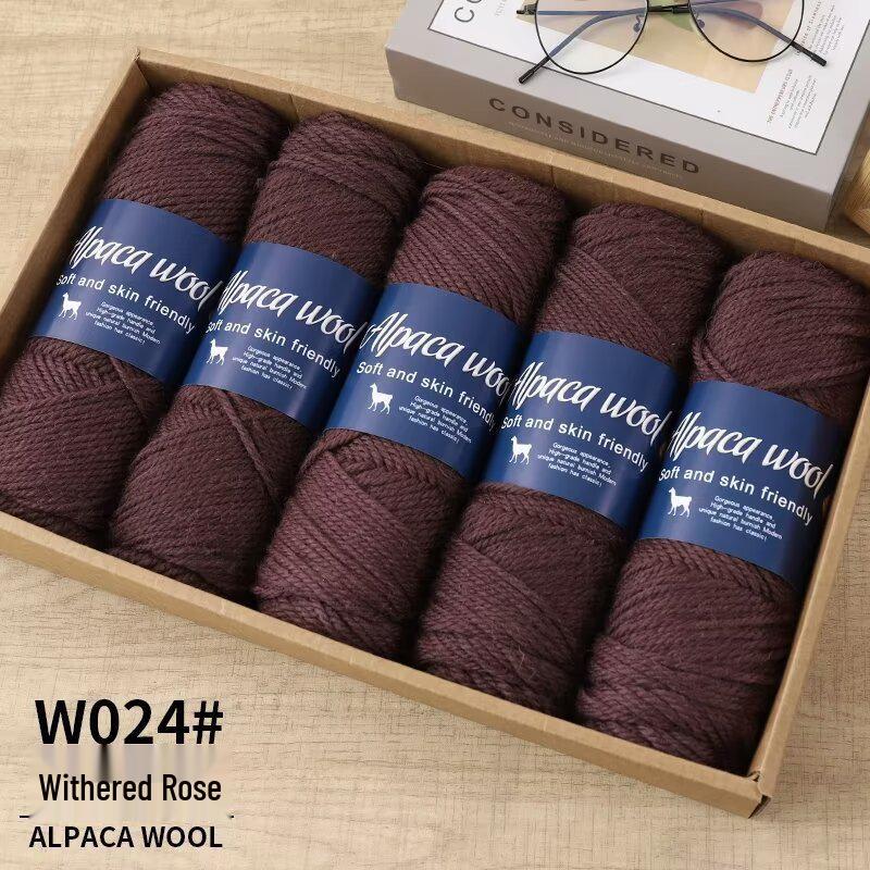 Soft Alpaca Yarn: Comfortable, ideal for hand-knitting scarves and other medium-thick projects.