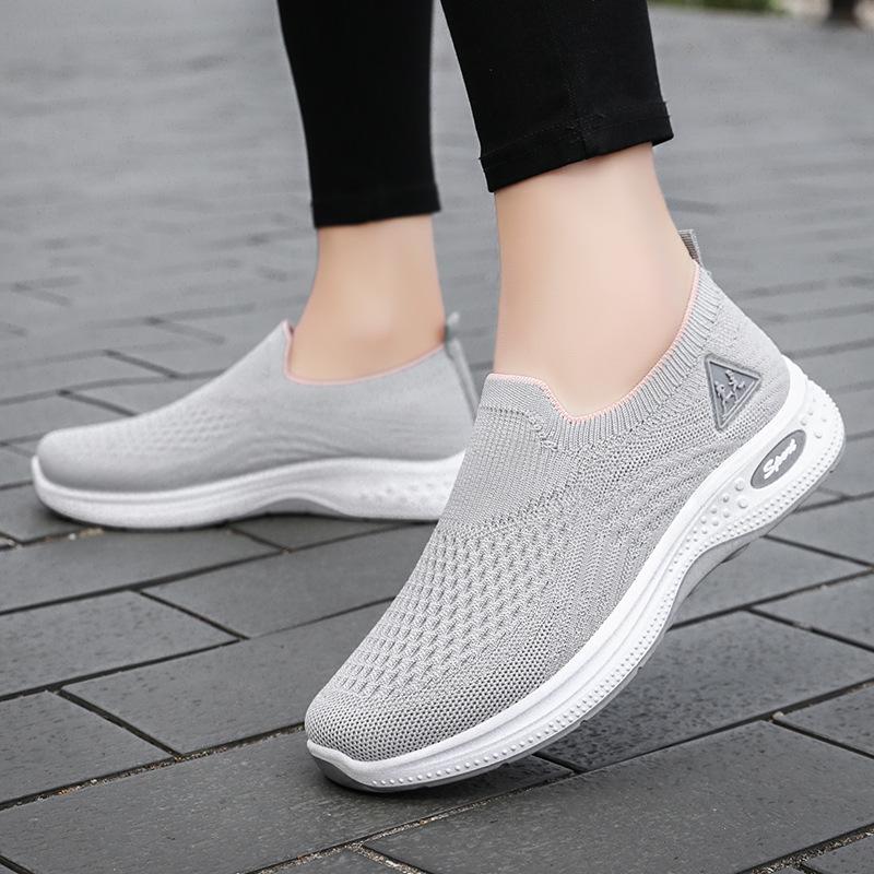 Women's Shoes Old Beijing Cloth Shoes Breathable Fly-woven Shoes Versatile One-pedal Casual Shoes Soft Sole Comfortable and Not Tired Mother Shoes
