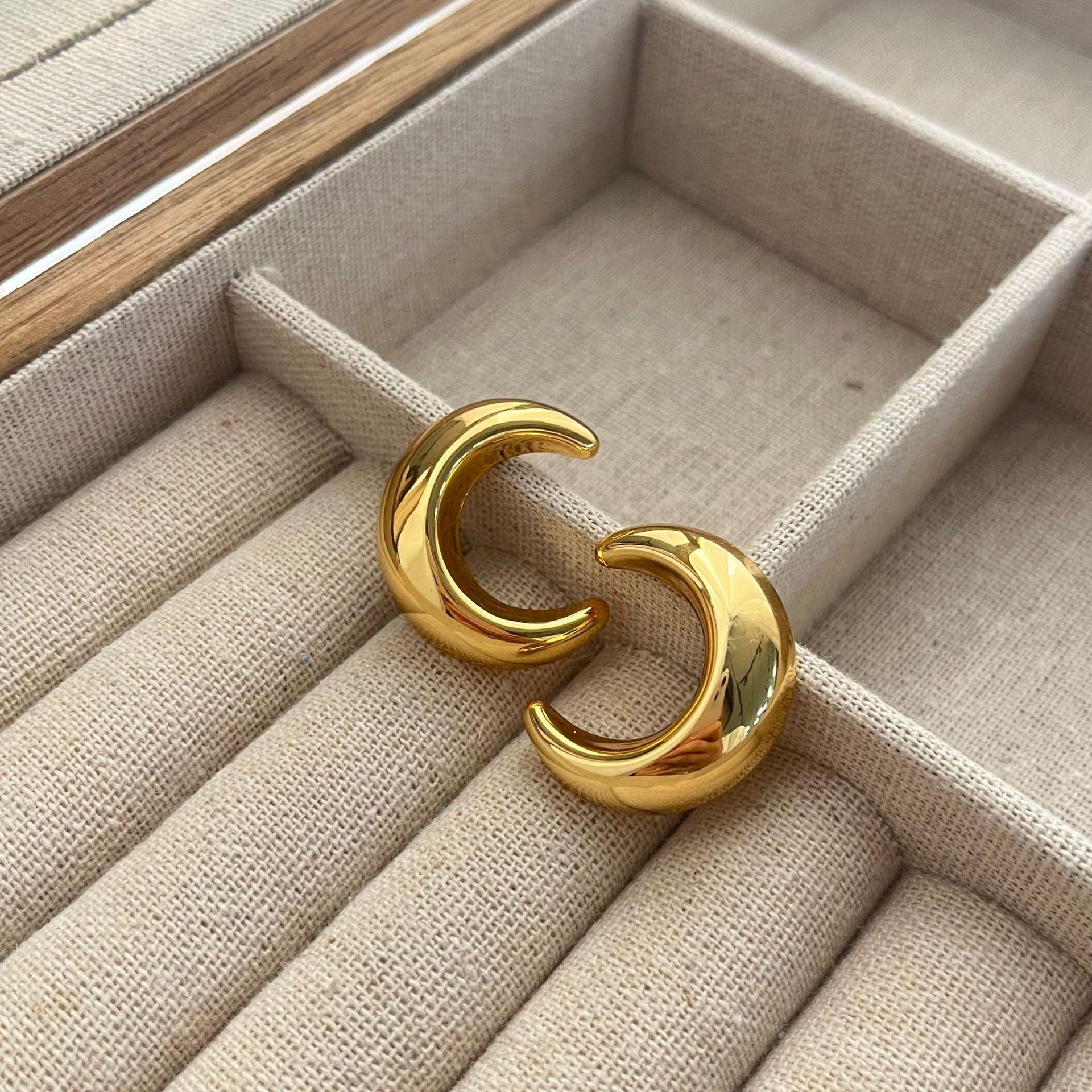 Temperament Fashion Retro Moon Cold Cold Wind Solid Earrings Exquisite Cold Wind Earrings Glossy Moon Earrings Women