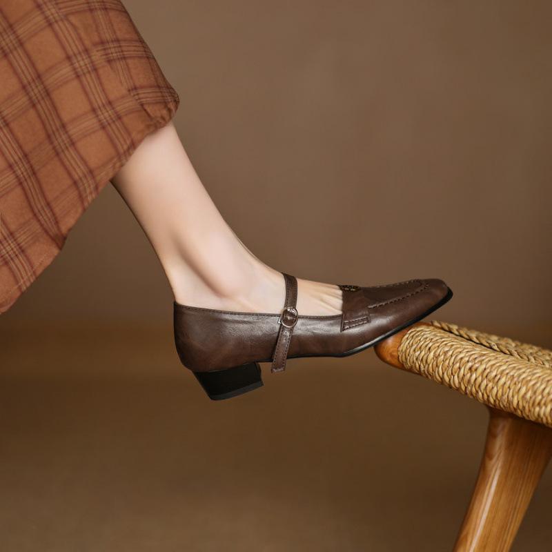 

Новая однотонная повседневная обувь, женские ленивые туфли на все сезоны, с открытым верхом, на черном среднем каблуке, на толстой подошве, нескользящая женская обувь 39 коричневый