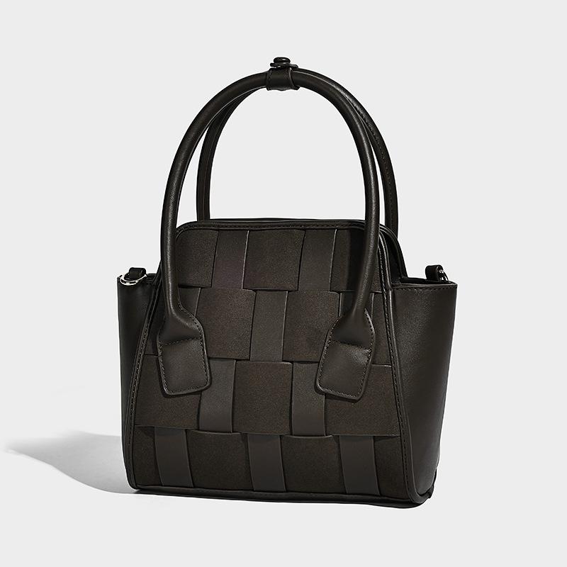 Checkerboard Single Shoulder Women's Bag 2025 New Korean Version Handbag Casual Stylish Pure Handwoven Crossbody Bag