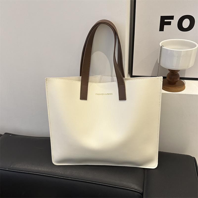 

Простая сумка в иностранном стиле, весенний новый модный тренд 2024 года, универсальная сумка на одно плечо большой вместимости для студентов белый