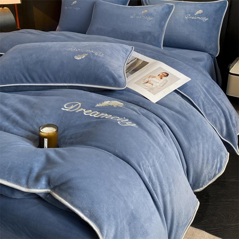 

Утолщенный Молочный Флис Комплект из Четырех Предметов для Кровати Двустороннее Фланелевое Пододеяльник Коралловый Флис Постельное Белье Женская Простыня Комплект из Трех Предметов 1.2m 3pcquilt cover 1.5 * 2