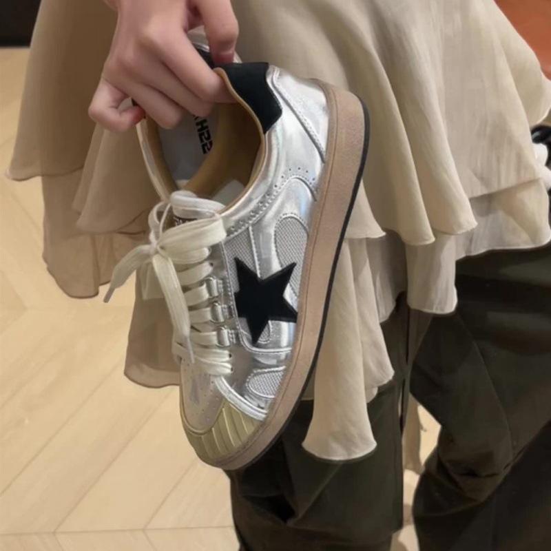 

Толстоподошвенные дышащие кожаные кроссовки на скрытой платформе женские 2025 осень новые кроссовки «Звезда» Форрест Гамп спортивные и повседневные моральные тр 40 серебряный