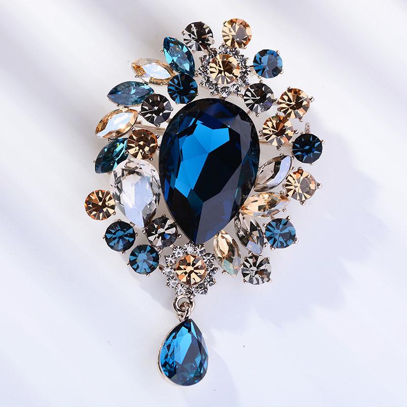 Elegant Retro Baroque Crystal Brooch for Women – Exaggerated Statement Accessory