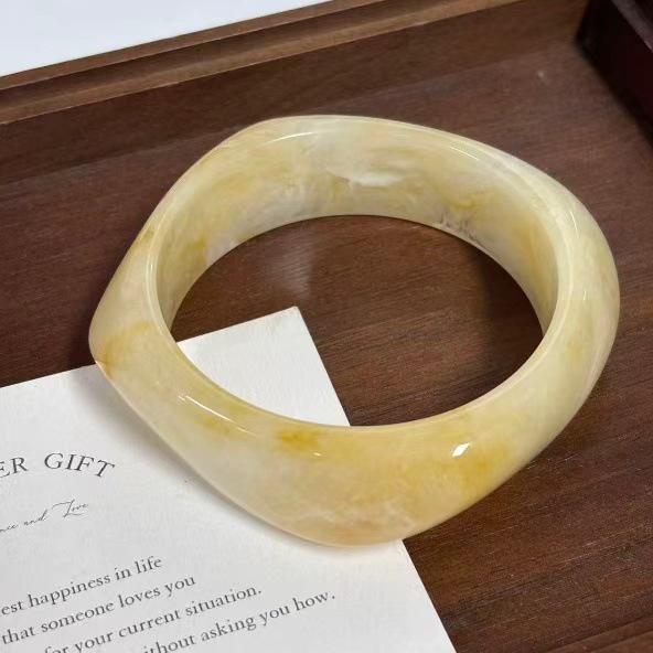 Retro Macaron Color Bangle: Stylish Women's Fashion Bracelet with Unique Niche Design