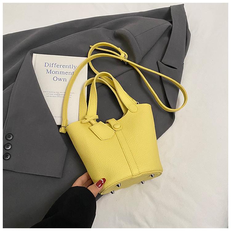 

Fashion portable bucket bag women s 2025 new high-end simple and versatile shoulder bag commuter messenger child and mother bag