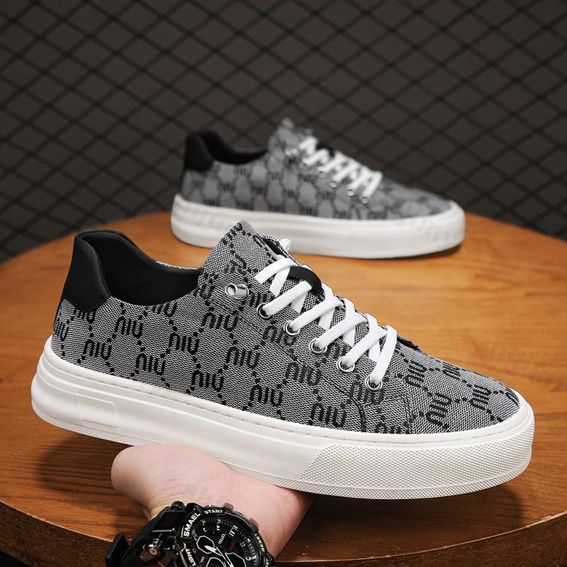 

Мода 2025 Осень Мужские Ретро Дышащие Низкие Кеды на Толстой Подошве Повседневная Обувь Модный Тренд Универсальные Удобные Нескользящие Массивные Кроссовки 39 чёрный