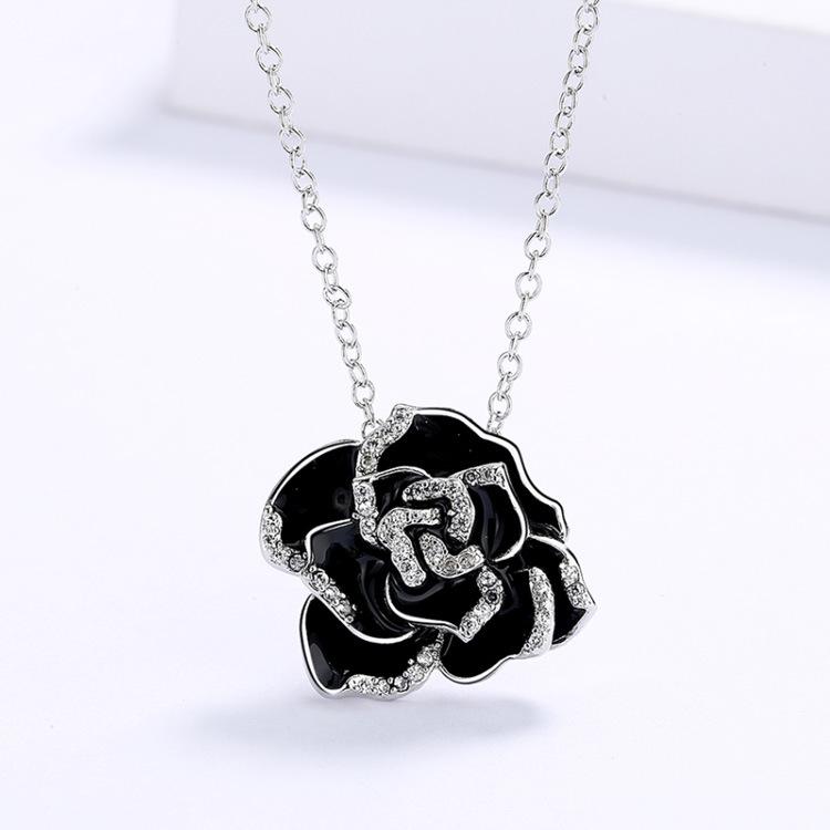 Fashion Flower Black Gum Drop Lady Hand Enamel Necklace Sweater Chain