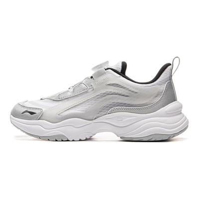 Li Ning Kinder Sport Lifestyle Serie Bequeme Vielseitige Stoßdämpfung Rebound Low-Top Freizeitschuhe Kinder Sneaker Silber Standard-Weiß YKCV202-7