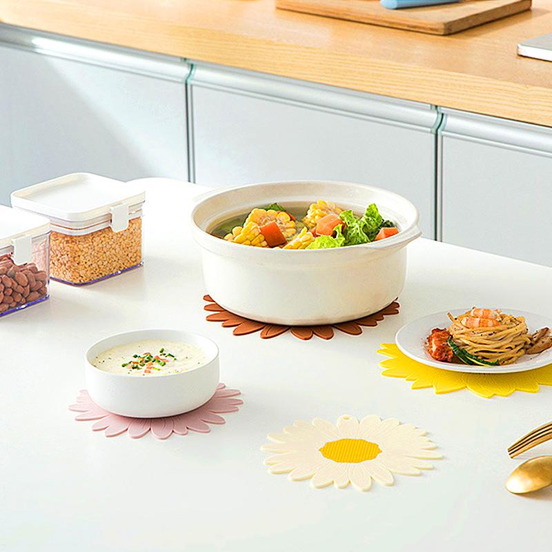 2Pcs Sunflower PVC Heat Insulation Pad Household Bowl Mat Kitchen Cartoon Special-shaped Soft Rubber Table Mat Anti-scald Coaste