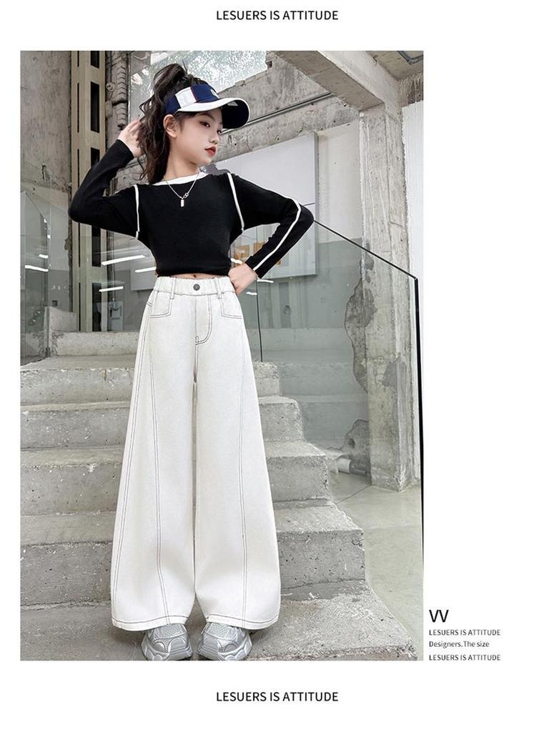 Girls' Wide-Leg Jeans - Fashionable Autumn Scimitar Pants for Middle Schoolers.
