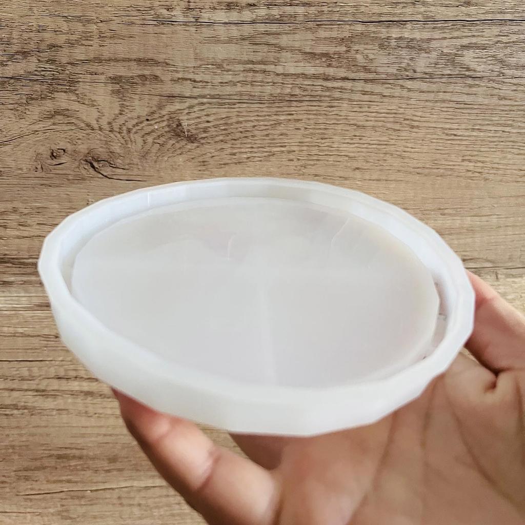 2 sztuki wysokiej jakości form silikonowych do tworzenia eleganckich okrągłych tac z koronką, idealnych dla entuzjastów pieczenia i gospodyń domowych