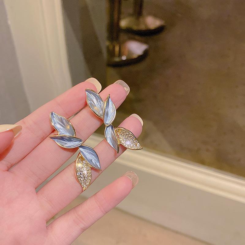 LATS French Exquisite Leaf Earrings Korean Light High Design Sense Stud Earring Unusual Jewelry for Women