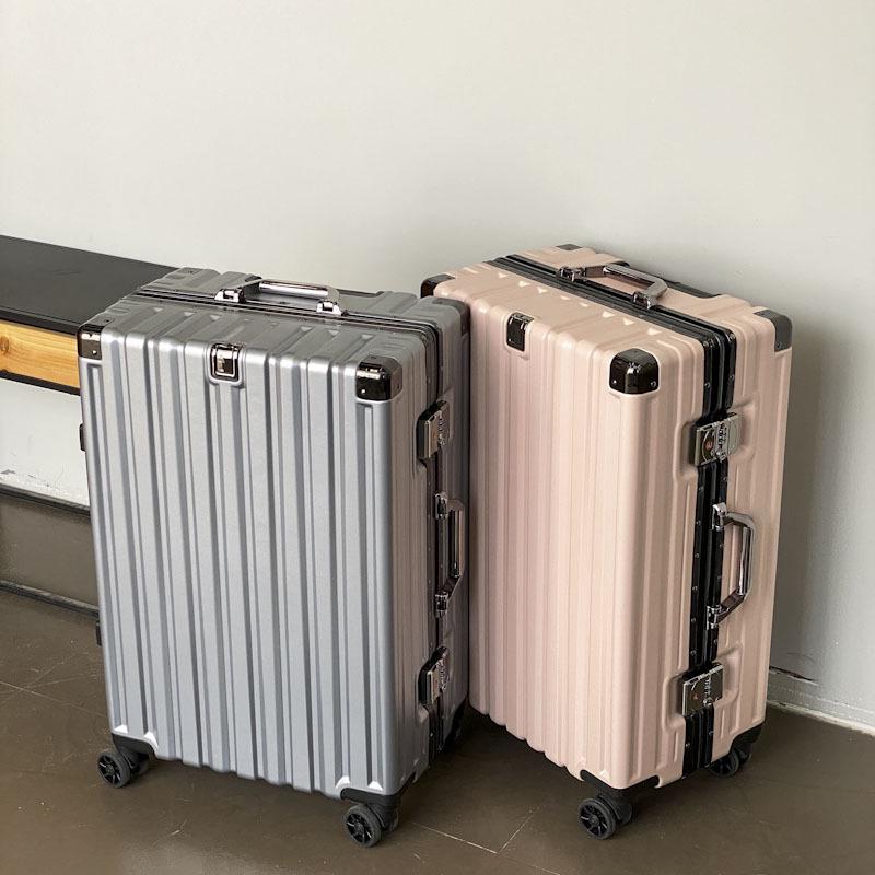 

Прочный большой вместимости 26 и 20 алюминиевый студенческий чемодан на универсальных колесах 20 inch темно-синий