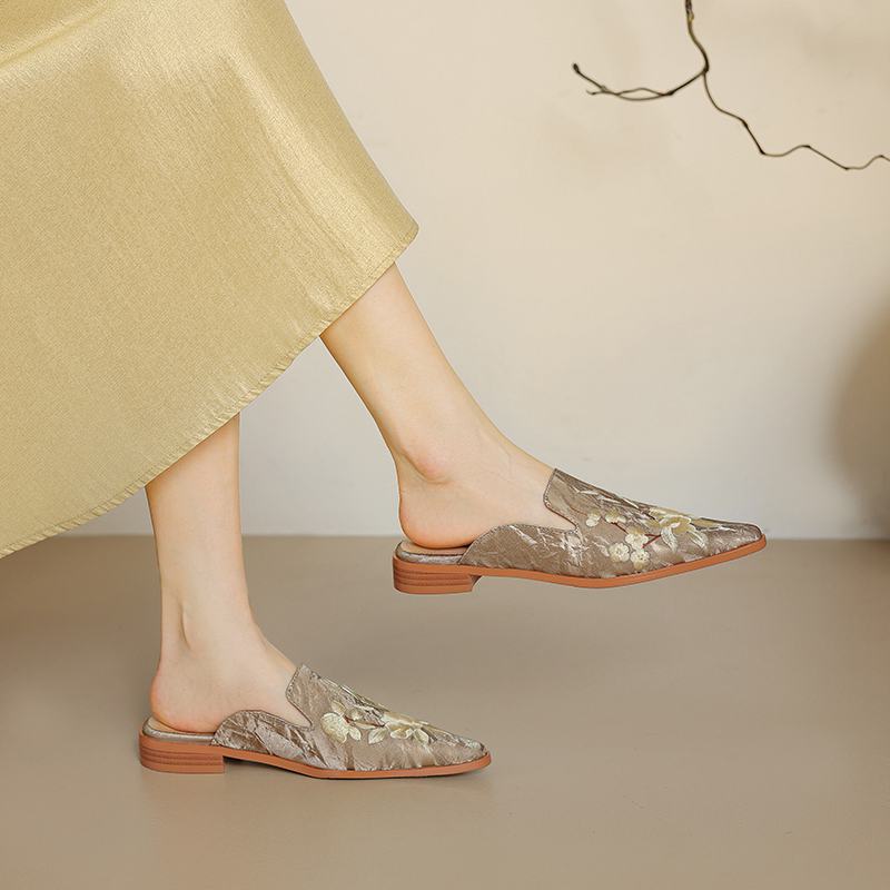 Krazing Pot Natural Skin Silk Spring Summer Size 40 Thick Low Heels Women Pointed Toe Shallow Embroidery Mules Pumps