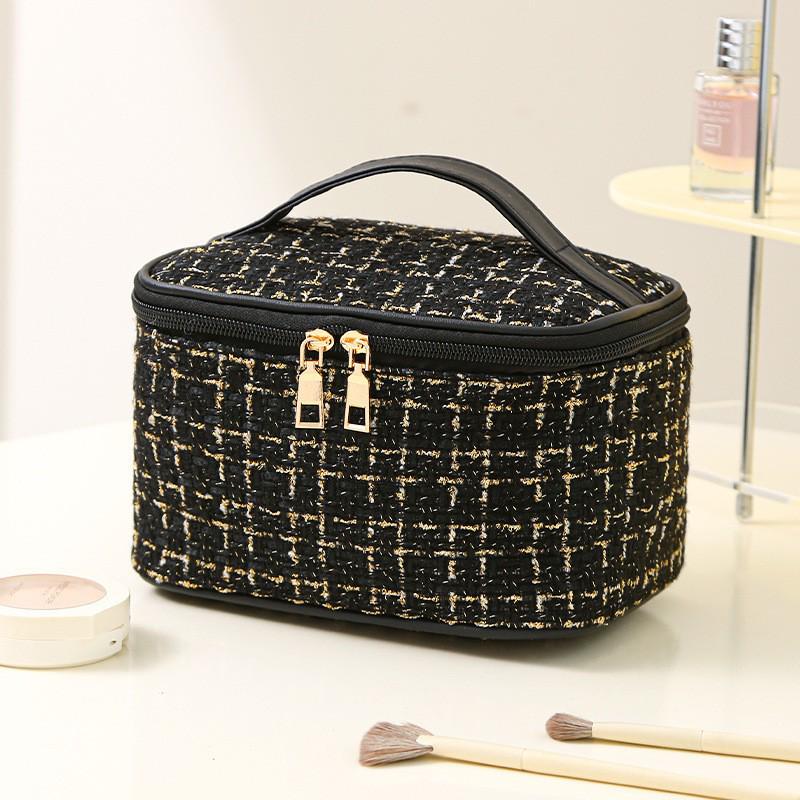Korean Style Large Capacity Plaid Makeup Bag - Portable Handheld Toiletry Storage for Travel