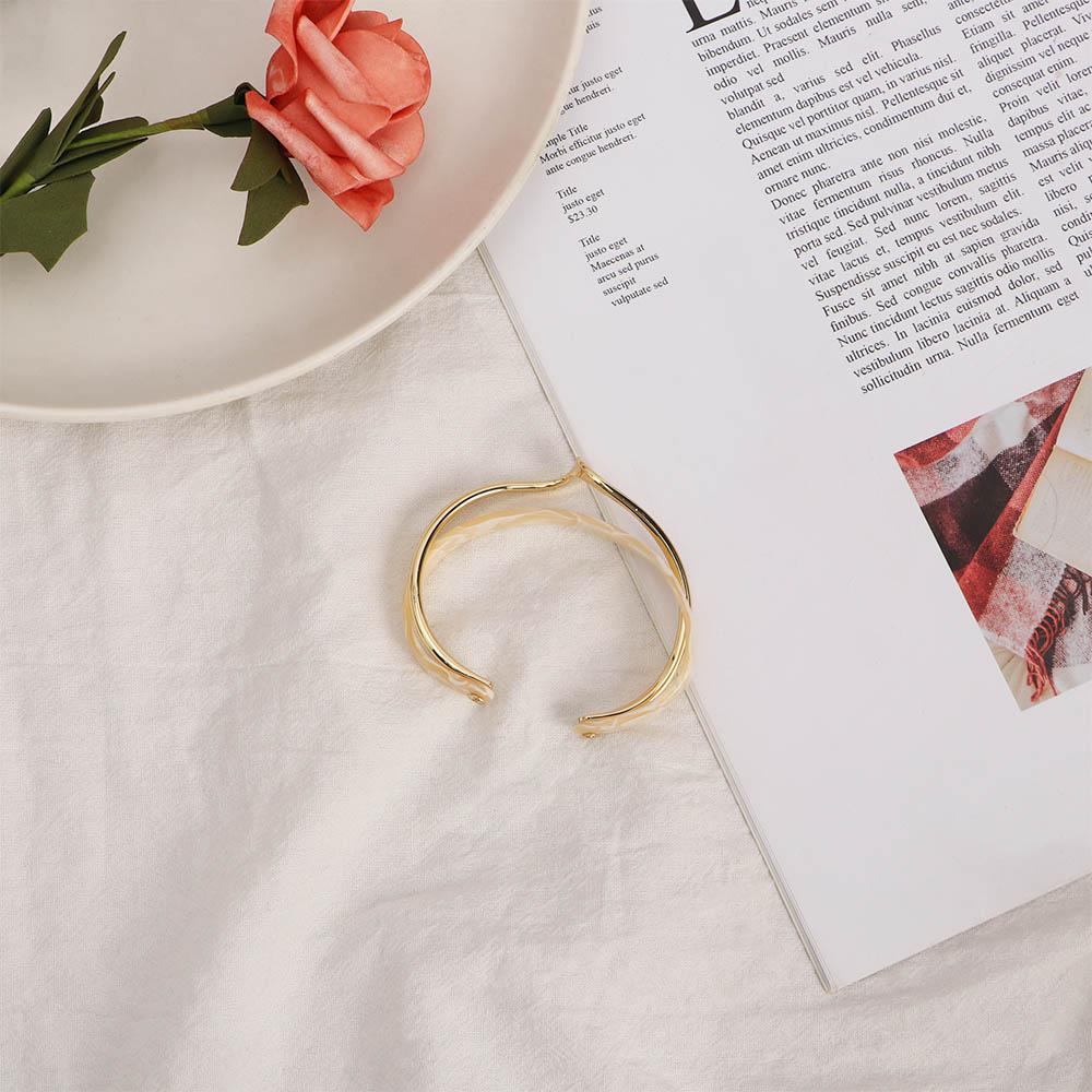 Luxury Texture Geometry Bracelet Curved White Shell Plate Irregular Bangles