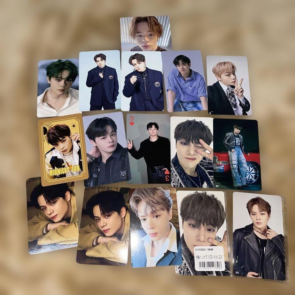 [USED] JO1 Tsurubo Shion trading cards, badges, and photos