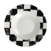Piatto piano in ceramica a scacchi bianco e nero Tazza da caffè e piattino in bone china Piatti per cibi occidentali Stoviglie eleganti per la casa Tazza