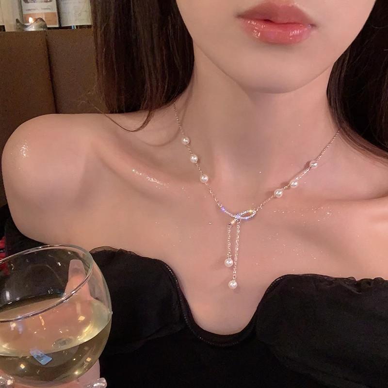 Pearl collarbone chain Women's versatile temperament Fashion niche necklace Neck chain Accessories