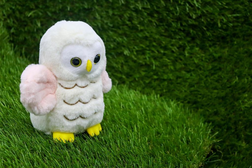 Startmuster Eule S Niedliche Eule mit ausgebreiteten Flügeln und Stofftier rosa Kiste flatternd, [Musik enthalten]