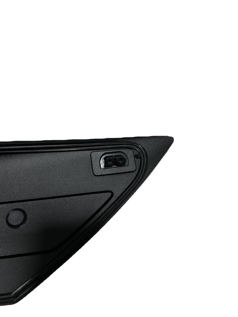 Kryt ozdobného panelu levého nabíjecího portu Tesla Model 3/Y (1448300, 1518783-00)