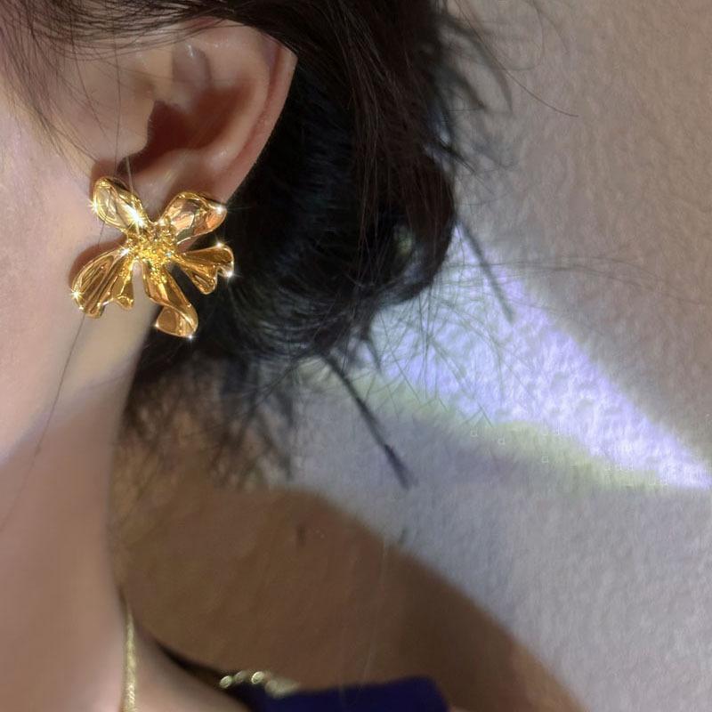 Glossy Flower Stud Earrings New Simple Light Luxury Earrings Fashionable Versatile High-end Earrings Women