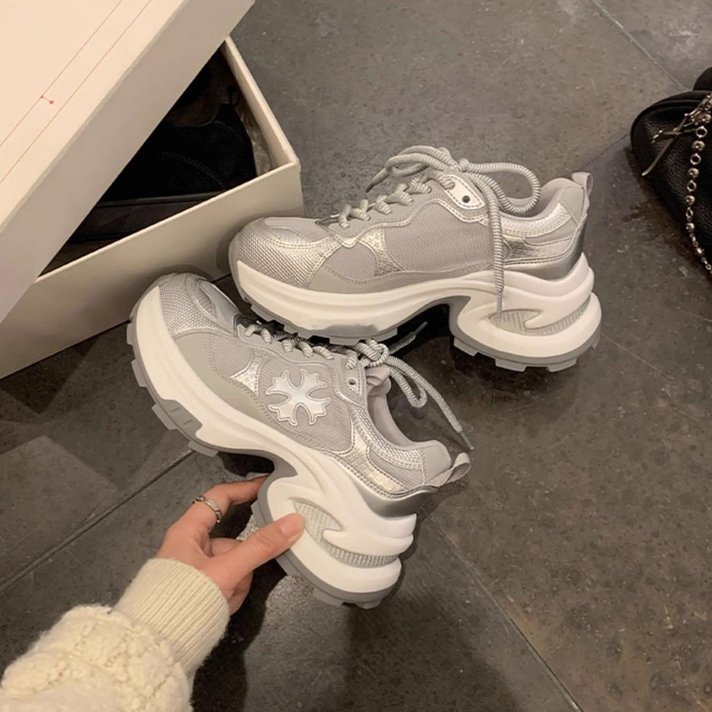 Traubenmutter neue Dad-Schuhe Damen höhenverstärkende Plateau-Sportschuhe innerhalb 2025 modische vielseitige Farbabstimmung Riemen Damenschuhe