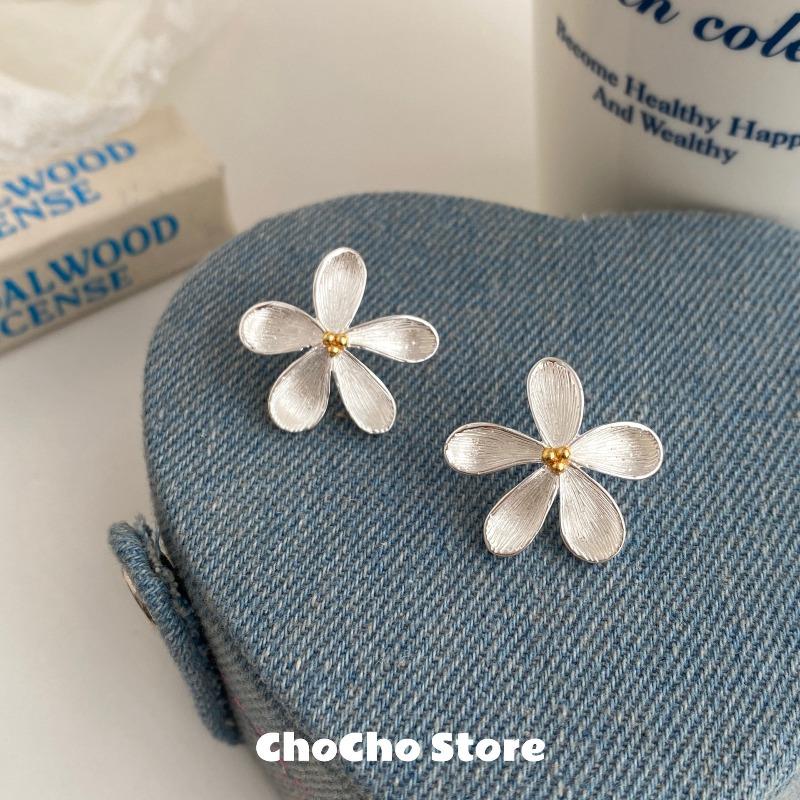 Spring and Summer Daisy Flower Earrings Niche Fresh Temperament Beautiful Fairy Stud Earrings Women