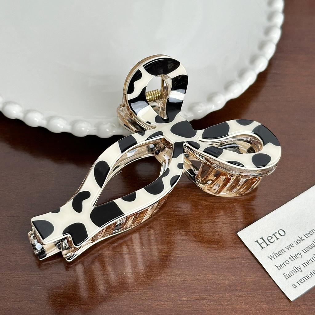 Large Retro Cow Print Hair Claw Clip Elegant Design Ideal For Trendy Hairstyles Womens