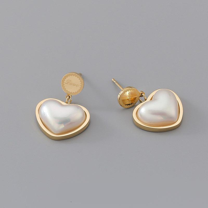 

Французский Жемчуг Сердце Имитация Мабе Титановая Сталь Женские Ретро Серьги-гвоздики