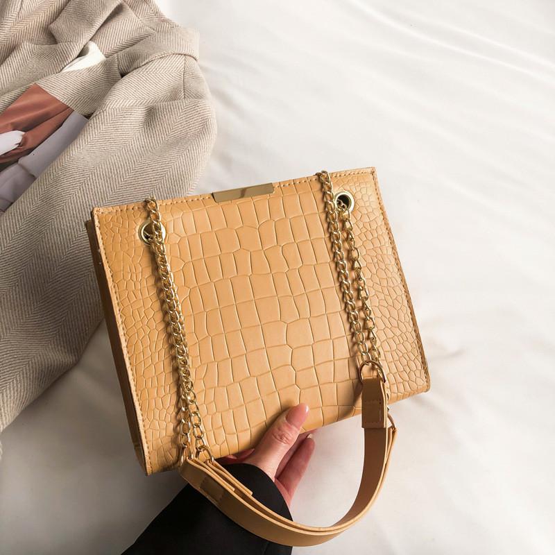 Stylish Women's Tote Bag Chic Chain Crossbody Fashionable And Sleek Handbag