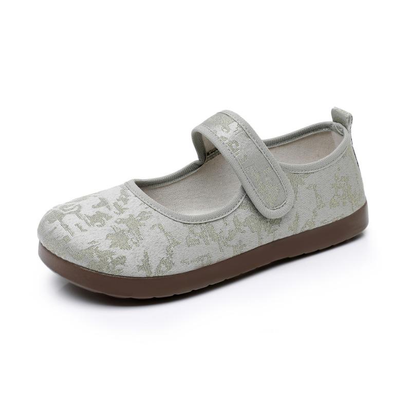 Spring and summer new fashion casual retro embroidered lazy shoes mother shoes breathable non-slip wear-resistant single shoes women