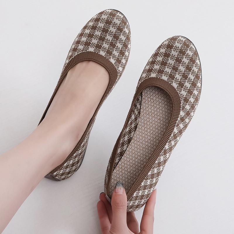 Breathable and Comfortable Old Beijing Cloth Shoes, Casual Slip-on Shoes for Women, Mother's Shoes, Fashionable Flying Woven Cloth Shoes