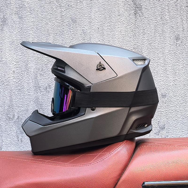 Send three red and blue downhill helmets off-road mountain bike riding safety helmets men's and women's cycling forest helmets