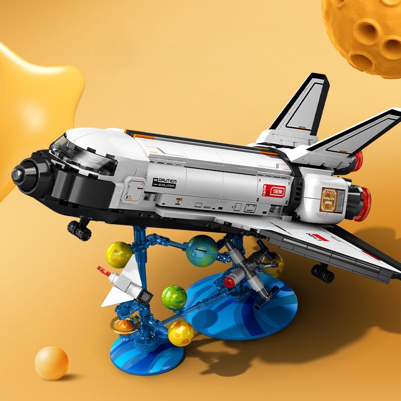 639pcs Creative Series Space Shuttle Astronaut Children's Building Block Toys no box