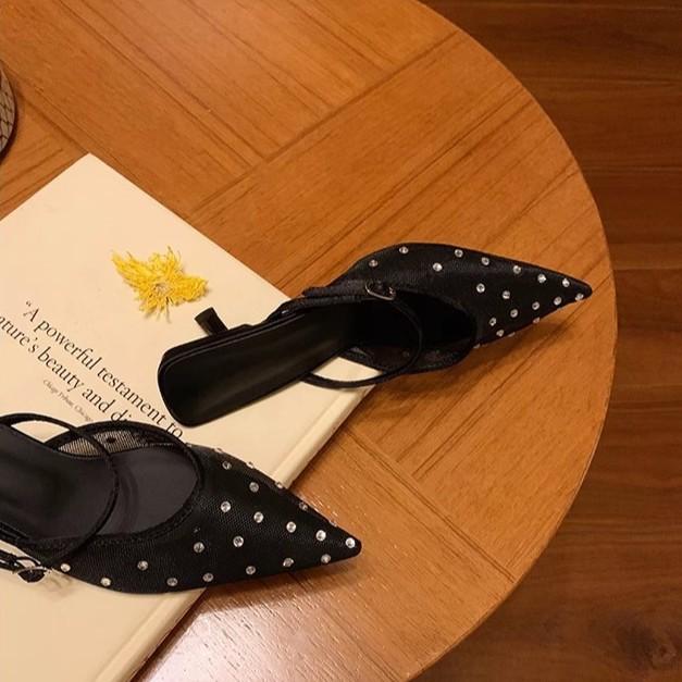 Traubenmutter im gleichen Stil, vielseitiges Heißdiamant-Temperament, kleines spitzes Netzgarn, atmungsaktiver 6 cm dünner Absatz, leere Sandalen für Frauen im Sommer