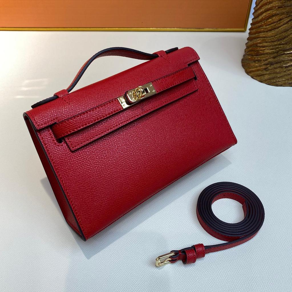 Velkoobchodní nová generace jednoduchá malá čtvercová taška přes jedno rameno šikmo přenosná první vrstva hovězí kůže dámská taška šicí linka