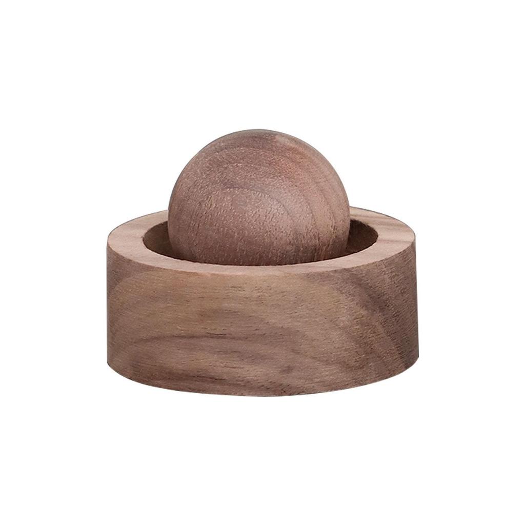 Round Wood Aromatherapy Diffuser - Long-Lasting Essential Oil and Car Fragrance Ornament for Home and Bedroom.