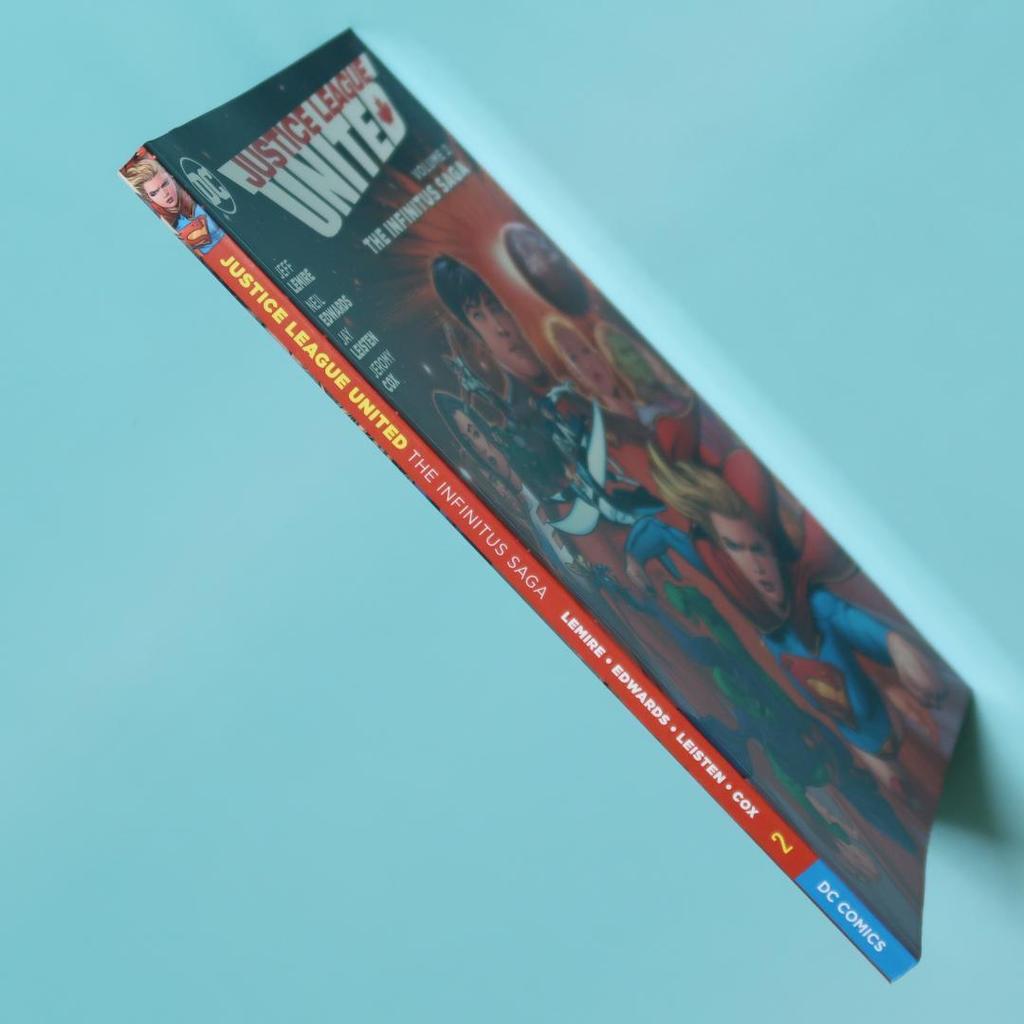 [USED] Sale! Foreign Books American Comics Justice League United 2 DC
