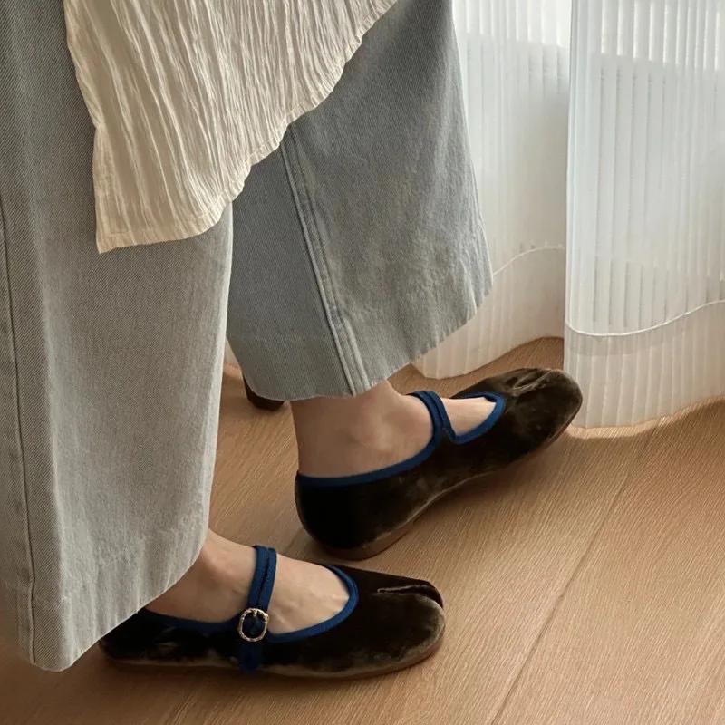 Scarpe Ballerine Tabi a Punta Divisa Donna Primavera Autunno Velluto Cinturino con Fibbia Mary Jane Eleganti Flanella Morbidi Mocassini da Donna